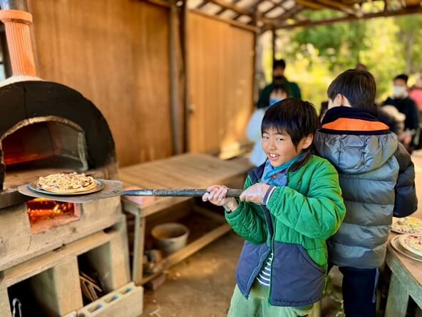 【3】11月23日「いなぎめぐみの里山　 秋野菜の窯焼きピザ体験」